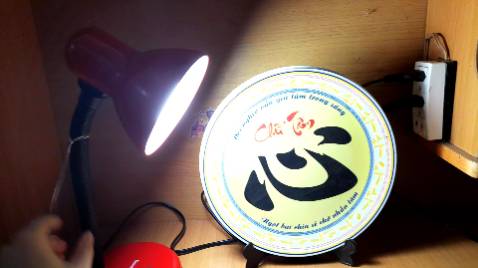 mình thấy đèn này thiết kế đẹp, bật dễ, bóng đèn sáng