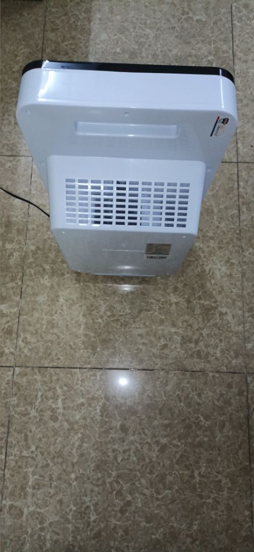 Chạy có vẻ êm, có màn hình hiển thị thông số. Hiệu suất lọc khí thì cần thời gian kiểm chứng. Thiết kế chưa được đẹp lắm. Giao hàng cẩn thận, thùng hàng ko bị móp méo, sản phẩm ok. Sau khi áp voicher, giá còn hơn 970k, hơi đắt. S