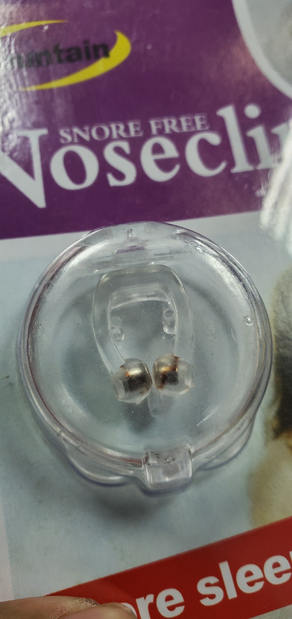 Hình sản phẩm màu xanh là hình hiện tại trên Tiki:
- Hộp màu xanh
- Trong hộp có gương
- Không có vật thể kim loại bên trong 
Các hình khác là hình thực tế mình nhận được:
- Hộp không như hình mô tả trên tiki 
- Đóng gói rất rẻ tiền
- Bên trong sản phẩm có nam châm hình như đã rỉ sét

Yêu cầu thu hồi sản phẩm và hoàn tiền