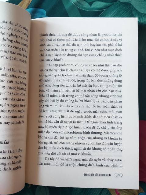 Một quyển sách hay, bổ ích đến thế mà chưa được chú ý đúng mức.
Hầu như ai cũng dùng thuốc hết, mà thuốc ảnh hưởng ra sao tới cơ thể mình thì lại thờ ơ, cùng lắm là nghe một vài tin hành lan, giang hồ đồn rồi nghe theo chứ số người tìm hiểu về thuốc (trừ giới y bác sĩ) thì rất ít
Hiểu về thuốc thì mới an tâm dùng thuốc được