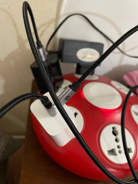 Sạc nhanh okie nhé, chính hãng nên siêu yên tâm nhé mọi người, sạc 30p mà lên pin nhanh nhé