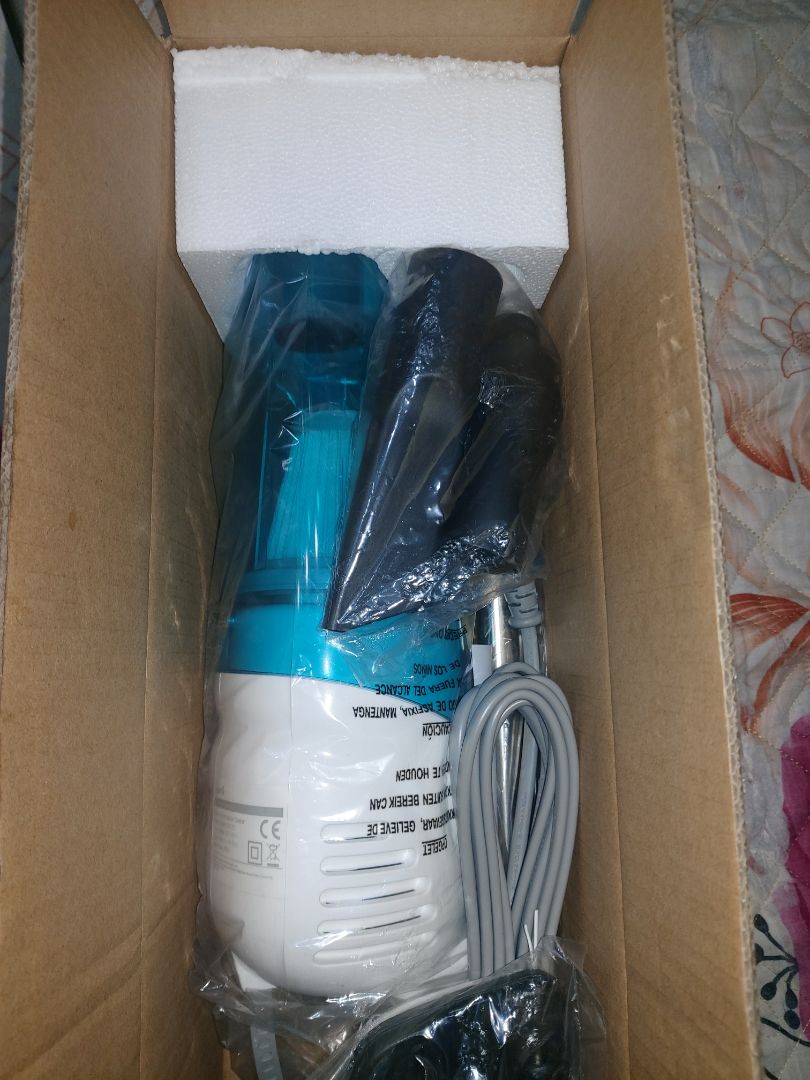 Trên cả Tuyệt vời. Săn được mã giảm giá ,giá rẻ 449k cả vẫn chuyển. Không còn gì hơn. Rất vui. Shop làm ăn uy tín bằng trời. Đóng gói rất đẹp. Giao hàng nhanh. Máy hút bụi giống như hình, đẹp, công suất 600w, mạnh như Võ Tòng. Về thử ngay. Nhà sạch như nhung.Rất ưng bụng , sẽ tiếp tục ủng hộ shop khi có nhu cầu. Mn nên mua.