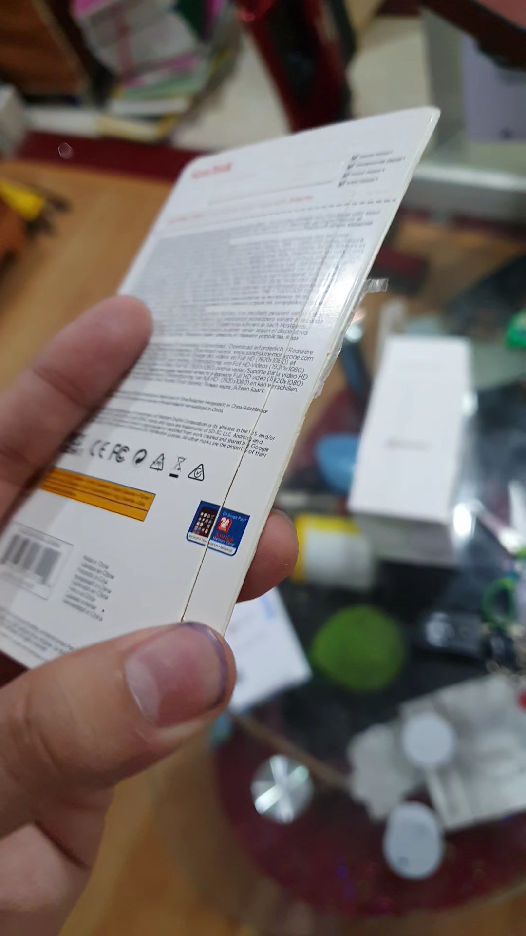 thẻ nhớ bị cắt sẵn, camera tốt trong điều kiện ánh sáng đầy đủ, buổi tối đèn hồng ngoại không đủ nhìn phòng khoảng 20 m²