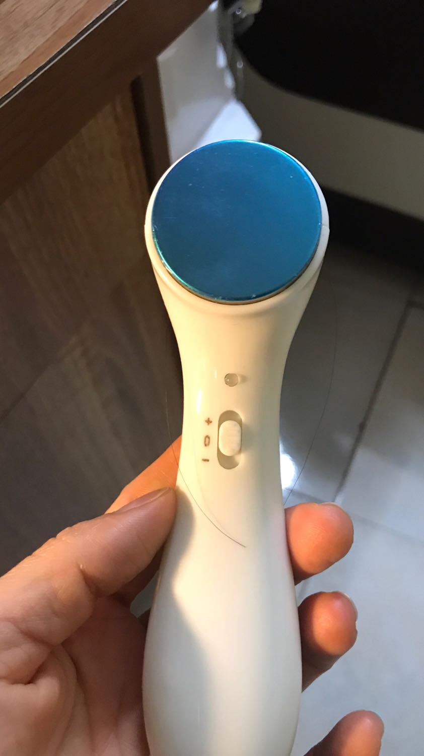 Quảng cáo nói tặng 1 bút massage mắt nhưng m k nhận được đúng. Nhờ tiki gửi đúng sản phẩm cho m