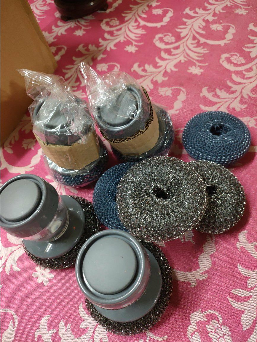 Sản phẩm như hình, rất tiện lợi, có thể thay đầu cọ.
Tuy nhiên, phần đầu cọ chất liệu nhựa, khá cứng, khi chà cảm giác ko bám đc vào bề mặt lắm.
Nếu đầu cọ mềm hơn, mình nghĩ sẽ bám vào bề mặt tốt hơn, và giúp cọ sạch bề mặt tốt hơn
0:19