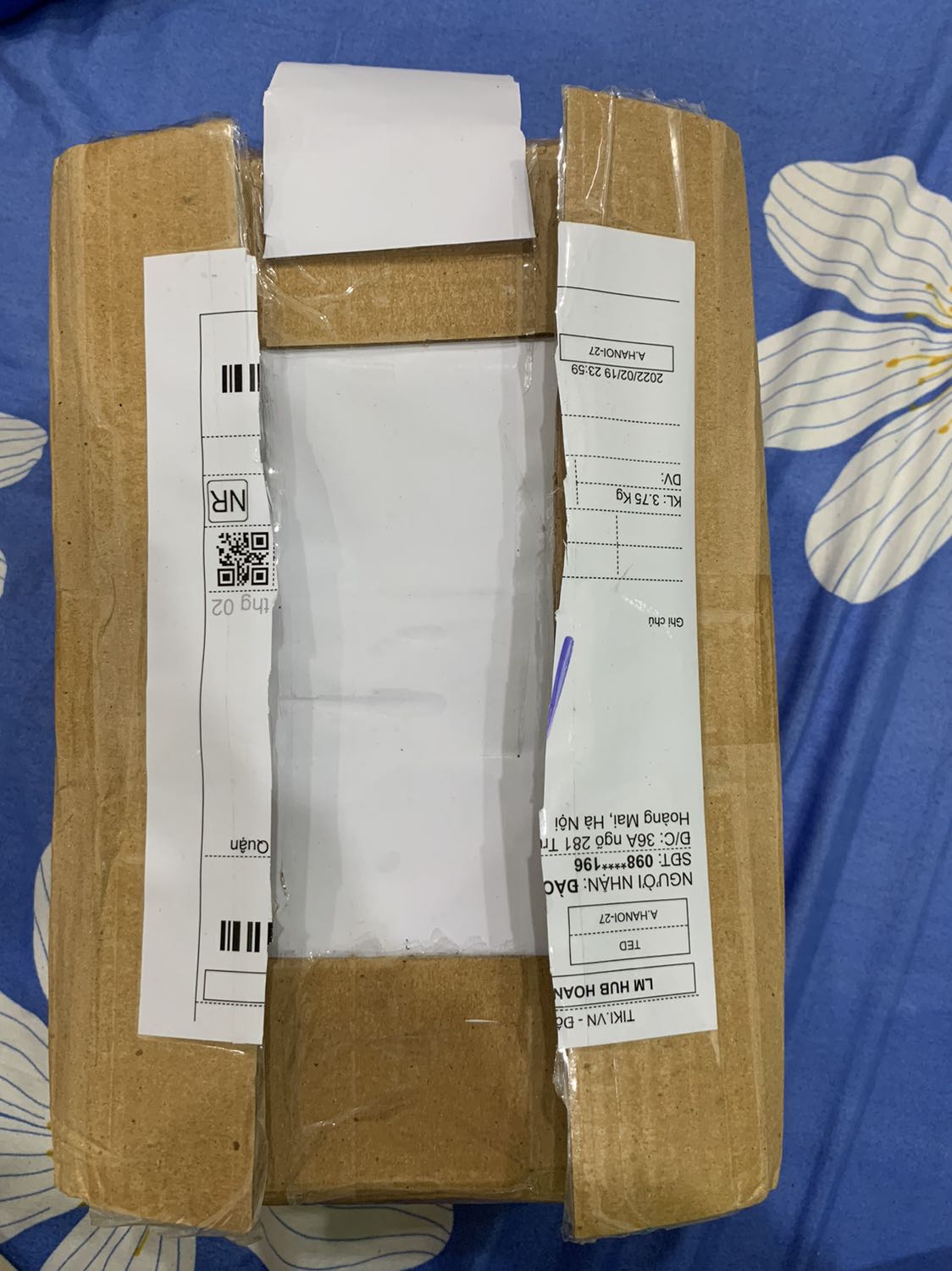 Tiki giao hàng nhanh hơn dự kiến 2 ngày :3 Sách được Alphabooks bọc rất kỹ càng, boxset mình được bảo vệ các góc bằng xốp nên không bị méo móp. Nội dung sách thì để đọc mới biết 😗