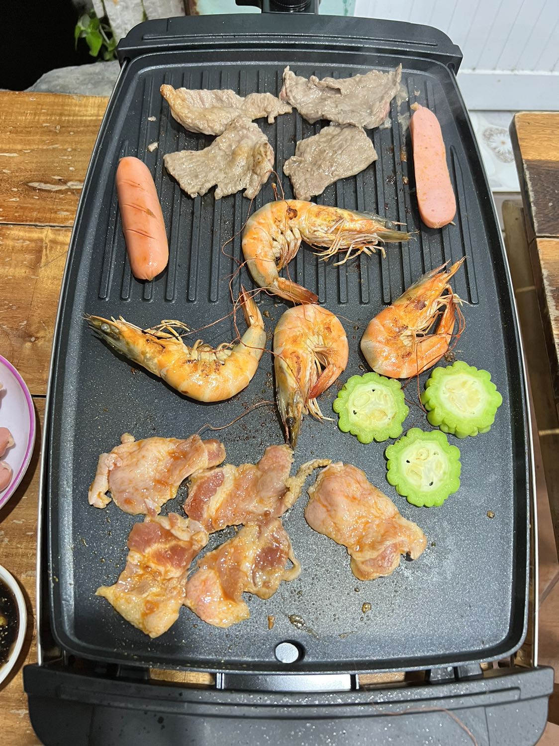 Sản phẩm mình nhận đúng như quảng cáo. Xài thấy ok. Có thêm chế độ tự ngắt điện khi đủ độ nóng. Có 5 chế độ mình chỉ xài ở số 3. Các bạn chú ý Khi nướng không nên đổ dầu ăn lên.