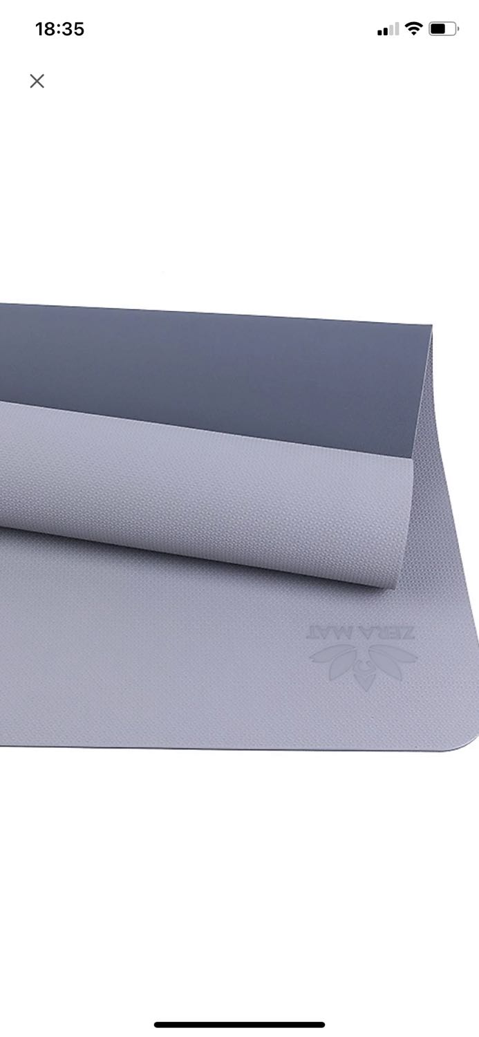 Mẫu thì lung linh, còn có cả nhãn trên thảm, hai mặt mẫu đều màu xám đậm và xám nhạt, khi giao lại hoàn toàn khác. Vận chuyển lại bị một lỗ. Khá thất vọng !