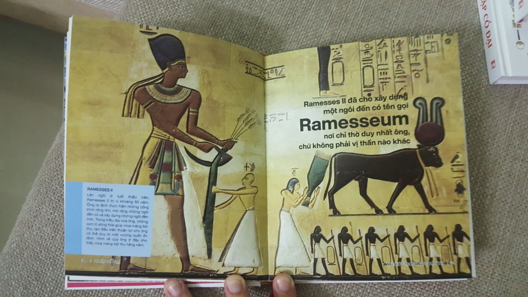 Nội dung về đất nước Ai Cập luôn là điểm ấn tượng, thế giới kỳ bí của tụi mình thưở nhỏ. Sách xuất sắc và phù hợp với nhiều loại tuổi. Mới đặt hôm qua mà hôm nay đã có, dịch vụ vận chuyển thật nhanh chóng. Cám ơn các bạn