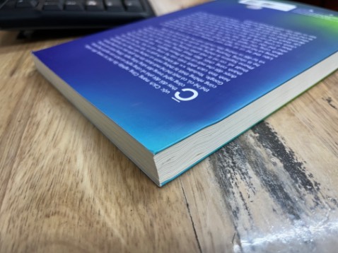 Giao hàng nhanh, tuy nhiên sách bị nhăn, gãy góc (như hình); rất mong Tiki khắc phục trong tương lai.