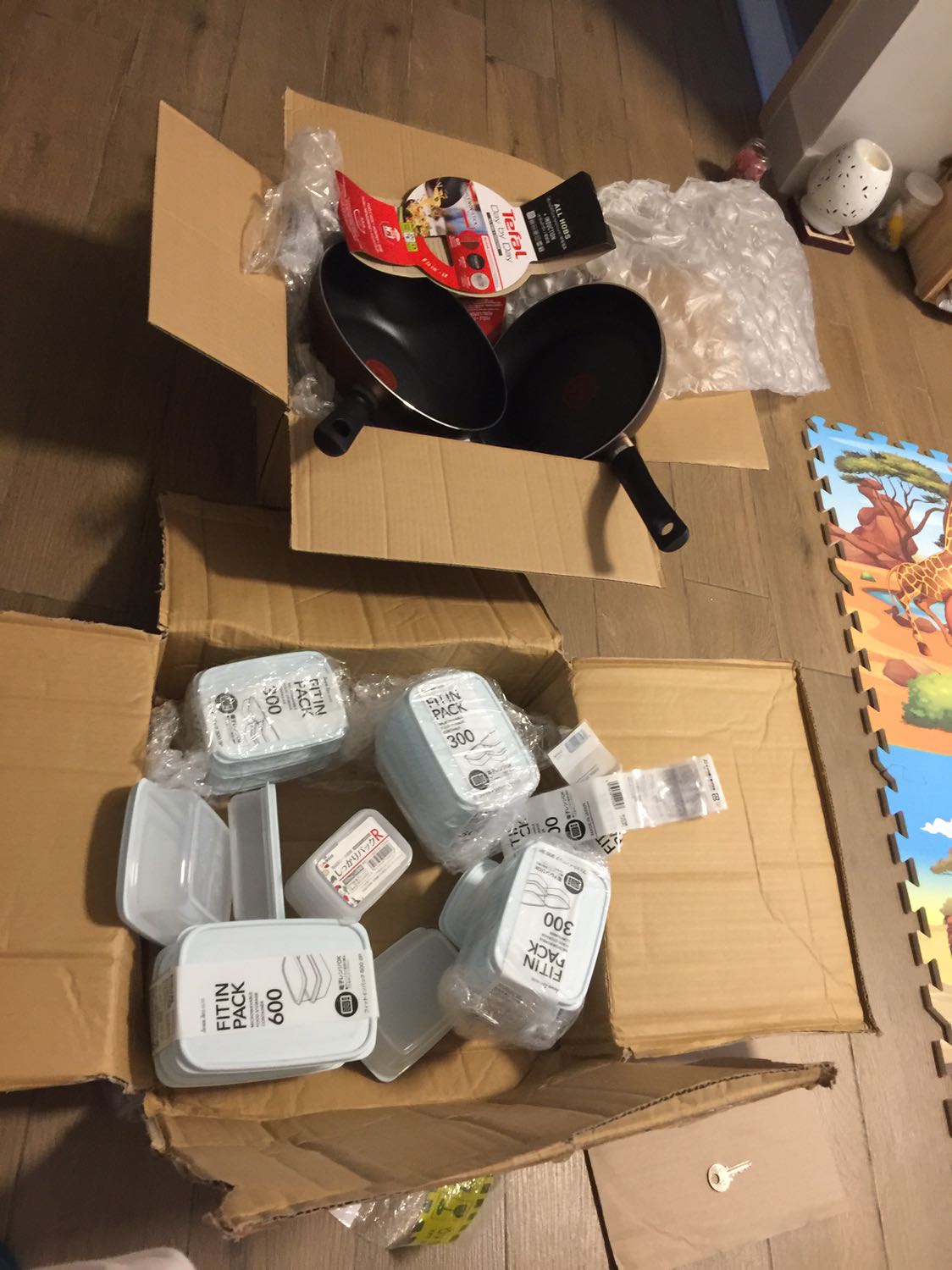 Hàng chất lượng rất đẹp, màu sắc sang trọng nhưng kích cỡ nhỏ quá so với yêu cầu của Mình. Mình muốn đổi loại 100ml, 300ml sang loại to hơn. Shop liên hệ lại giúp Mình nha. Thanks, Have a nive day