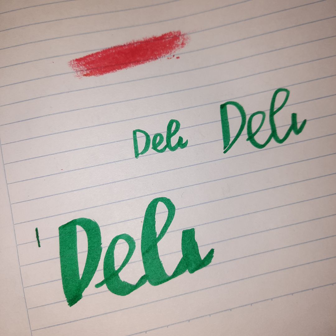 Lần đầu mua màu sáp như này, mình thấy màu sáp này hơi cứng so với mấy màu khác. Nhưng mình cũng kh dùng nên chưa đánh giá kĩ được, mình mua làm quà sinh nhật thui