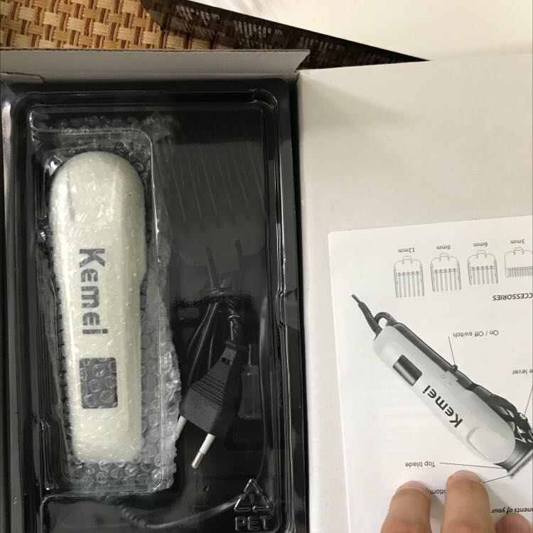 Vừa nhận hàng xong shop giao đúng sản phẩm lại còn được tặng cái lược vừa *** thử thì cắt êm pin rất ổn luôn