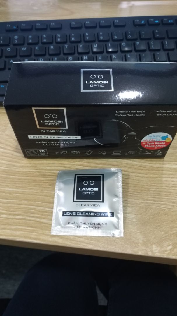 Mỗi gói khăn bé tiện mang theo, lau kính sạch. Mỗi gói khăn bé tiện mang theo, lau kính sạch.