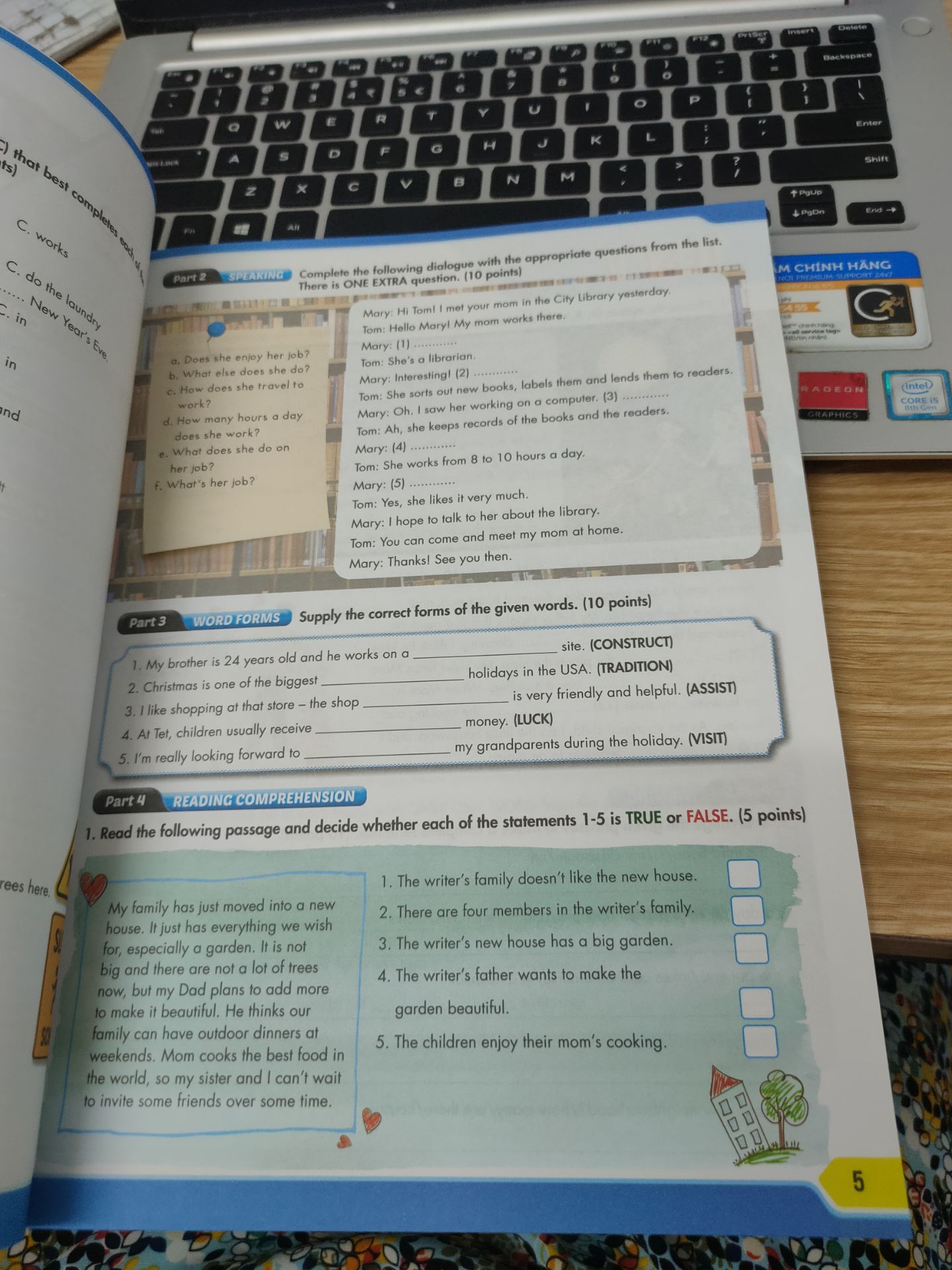Sách được đóng gói cẩn thận, có bọc bìa nilon bên ngoài. Nội dung sách cung cấp những bài *** dựa theo nội dung của sách Smart World 6 nên đây cũng là 1 lựa chọn hay cho học sinh để luyện tập.