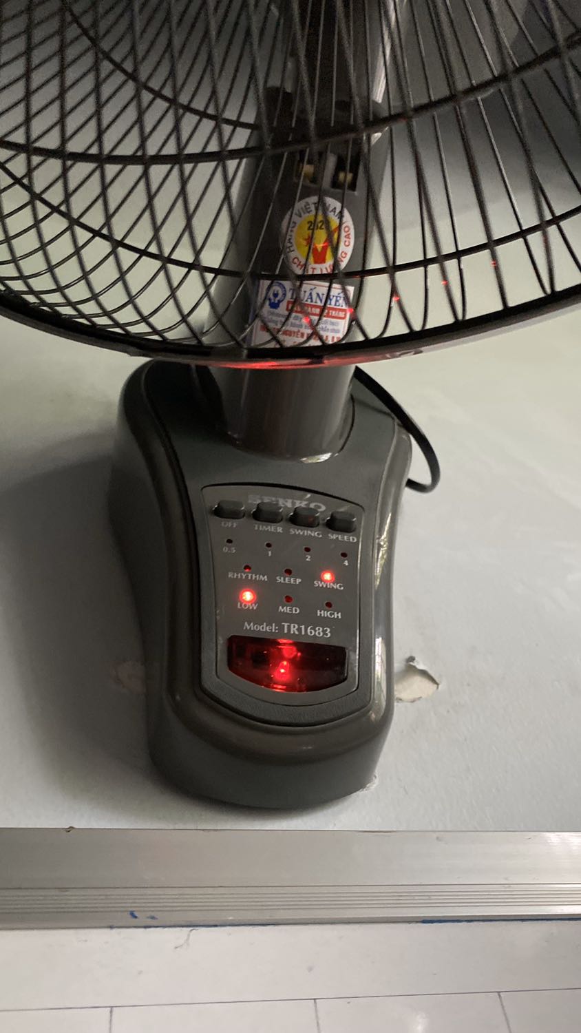 Giao sai mã quạt, mua TR1428 giao TR1683, quạt chạy kêu to, ồn ào. Yêu cầu đổi cái khác. Giao sai mã quạt, mua TR1428 giao TR1683, quạt chạy kêu to, ồn ào. Yêu cầu đổi cái khác.