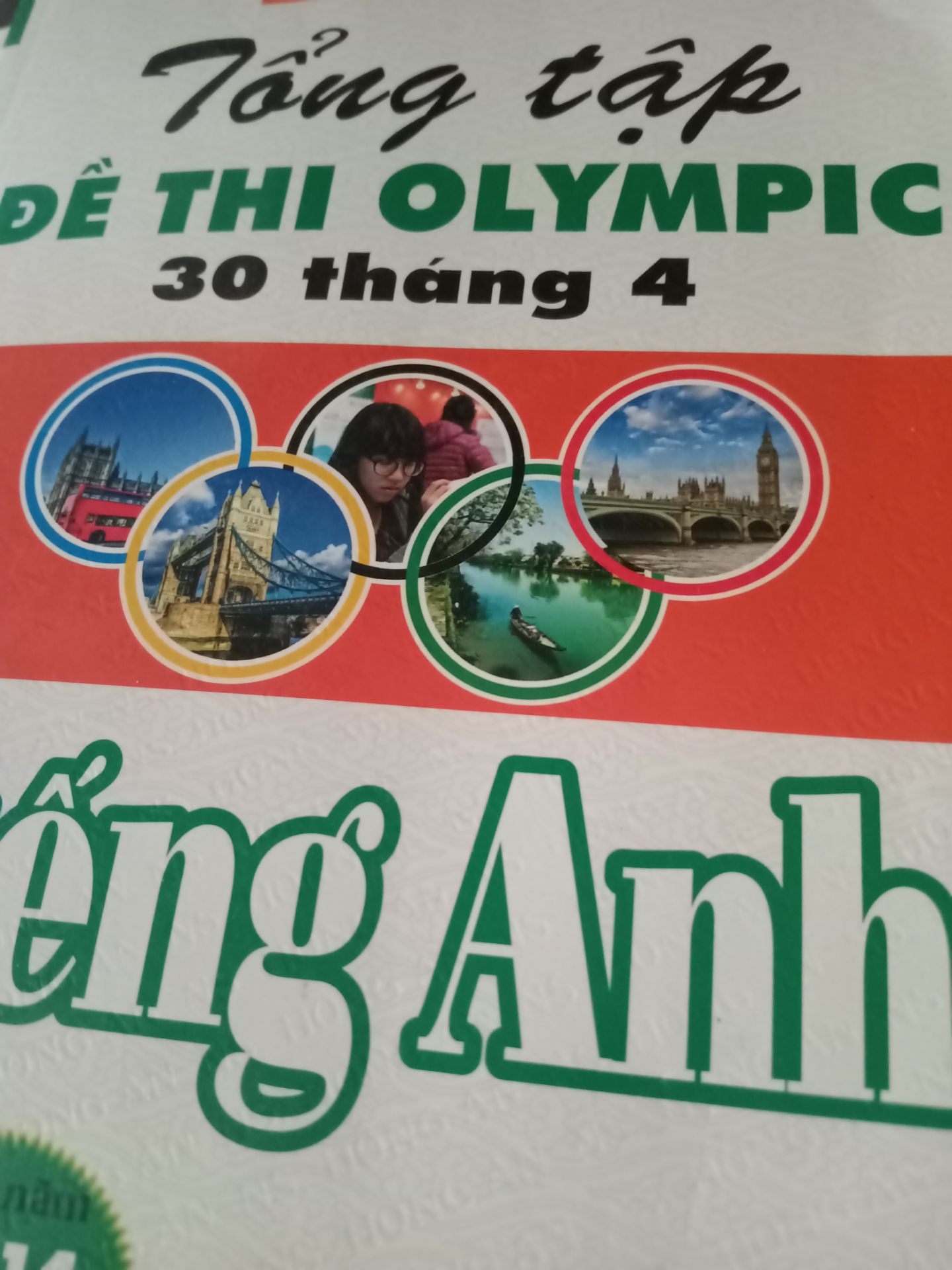 Sách oke. Phù hợp ai muốn thử thách bản thân tí vì có vài phần khó k cần thiết. Key đôi lúc sai nhưng chắc k ảnh hưởng đâu tại mn làm rồi mn phải tự tra lại key hết à🤘. Ai thi Olympic 30/4 Mở Rộng (ko phải Truyền Thống) mà ý định mua để ôn thi thì khuyên là không cần thiết nha. Chúc mn học tốt, nhả vía HCV hehe🌹