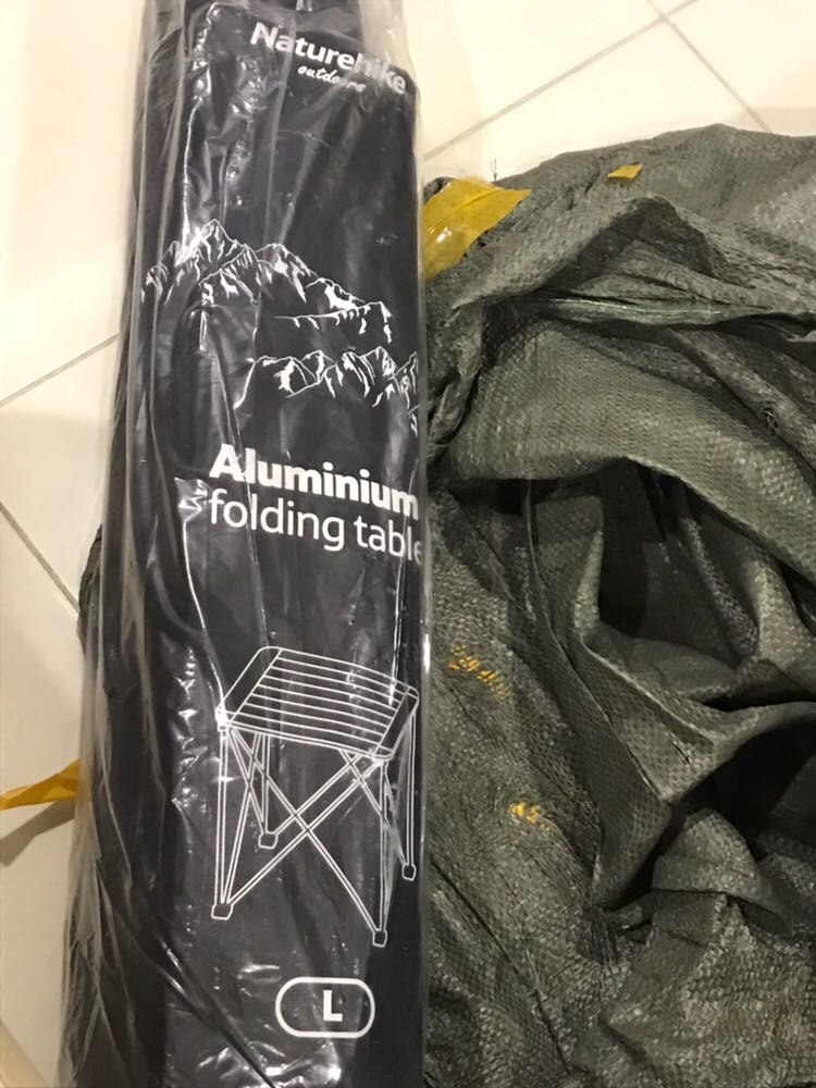 Bàn nhận được chắc chắn lắm. Dễ xếp lại nữa. Mình thấy đáng mua đó nhe. Shop cũng tư vấn nhiệt tình nữa. 10đ đóng gói luon