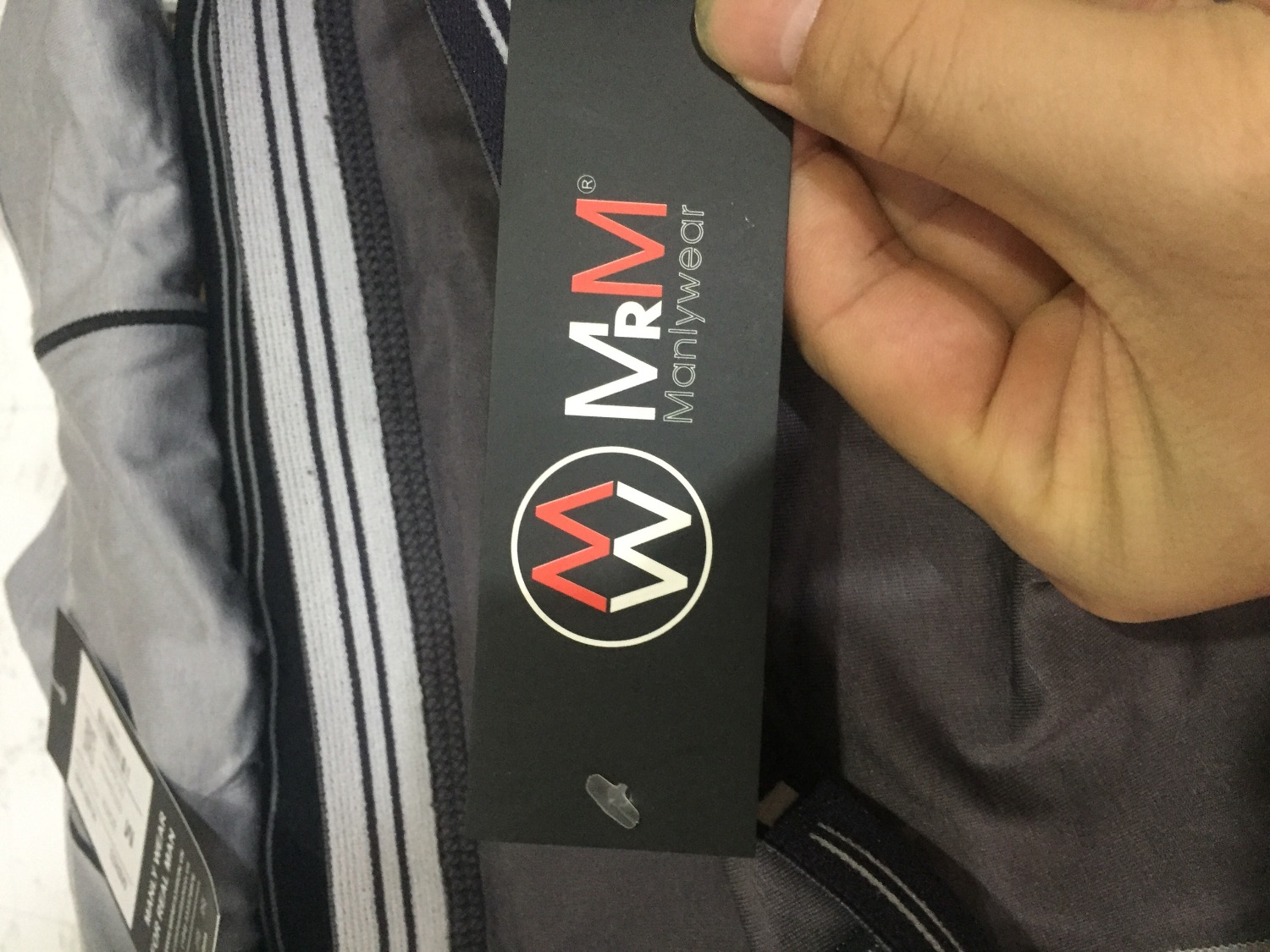 Sản phẩm cực chất lượng, được đóng gói rất đẹp, cẩn thận đầy đủ thông tin tem mác giá cho khách hàng. 90k/ 1 c nhưng mua combo chỉ chưa đến 70k/c. so với thì rất hài lòng.
Hàng thương hiệu/chính hãng brand việt nam được sản xuất tại vn, đáng để ủng hộ.
Mua tiki rất nhiều, cũng tháy nhiều sự thay đổi tiki, giao nhanh hơn, đặt hôm trước hôm sau đã có, nhân viên trẻ , nhiệt tình....
5* cho sản phẩm và service tuyệt vời. sp tốt sẽ quay lại mua thêm trong tương lai.