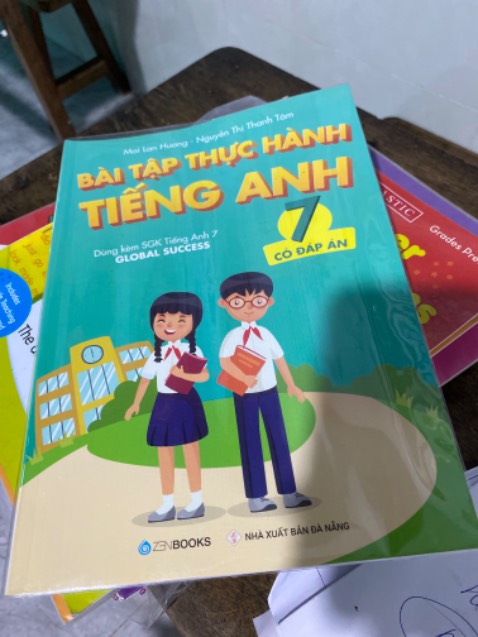 Quyển này dành cho cả năm học 2 kì luôn nha. Sách được biên soạn theo chương trình mới Global success. BT dành hs khá giỏi. Mọi người nên mua cho con em mình học