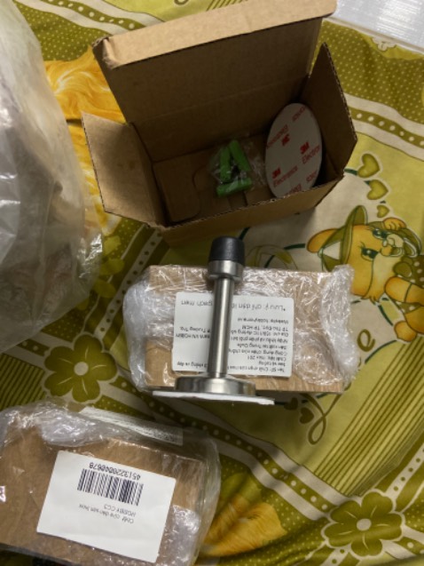 hàng tốt, cứng cáp, có miếng dán tiện đỡ phải khoan hay đục tường. Nói chung là tiện lợi và tốt