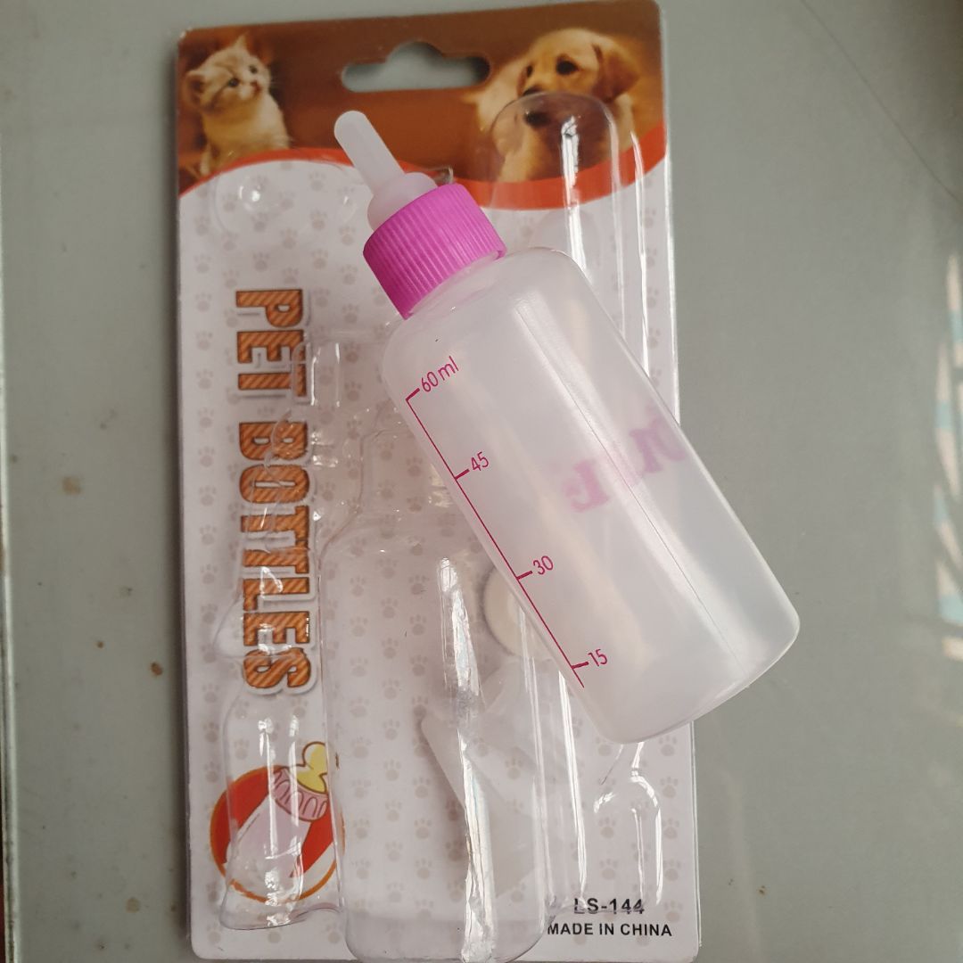 1 bộ có 5 núm các size, núm khá mềm. Đồ đục núm bằng nhựa nên khó đục, đục xong lỗ cũng nhỏ nên phải lấy kéo cắt thêm. Đặt đêm giao thừa sáng M1 có luôn, thành ra e giao hàng xông đất.