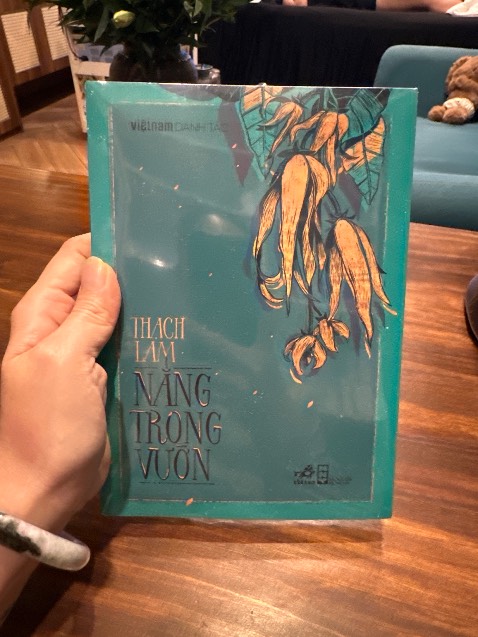 Mình đặt bản bìa cứng nhưng shop giao bìa mềm! Nhueng giá là giá bìa cứng! Trong khi bìa mềm giá bìa chỉ 52k