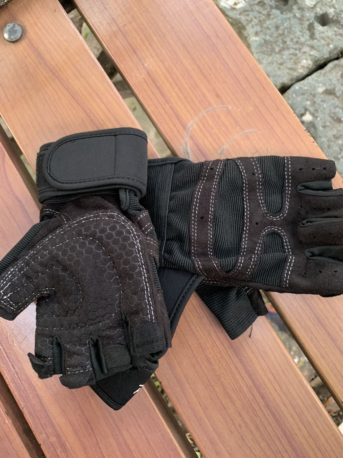 Sản phẩm tốt, giao hàng nhanh. Giá thành so với chất lượng hợp lý