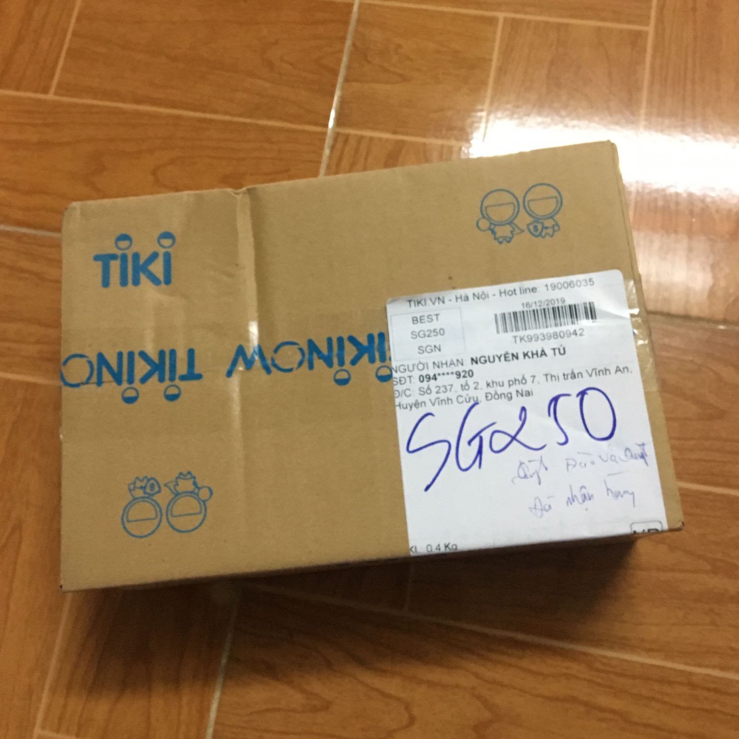 Giao hàng nhanh, mòe nhà em rất thích, có điều 2 đứa mà chỉ một đứa ăn đồ biển thôi ! Khổ vậy cơ! Cơ mà cảm ơn tiki cả 2 đứa đều rất thích cái hộp, hihi Giao hàng nhanh, mòe nhà em rất thích, có điều 2 đứa mà chỉ một đứa ăn đồ biển thôi ! Khổ vậy cơ! Cơ mà cảm ơn tiki cả 2 đứa đều rất thích cái hộp, hihi