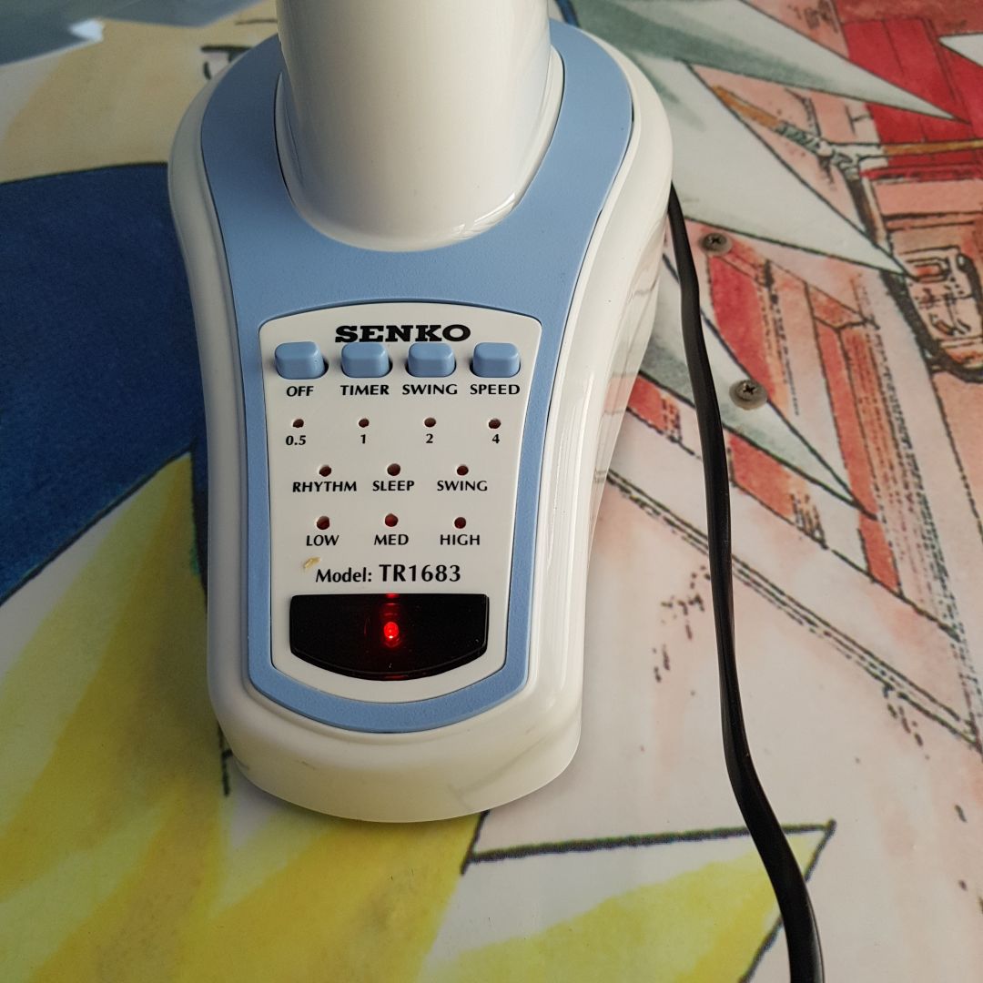 quạt có 3 chế độ speed, xoay , đứng im, khá ổn