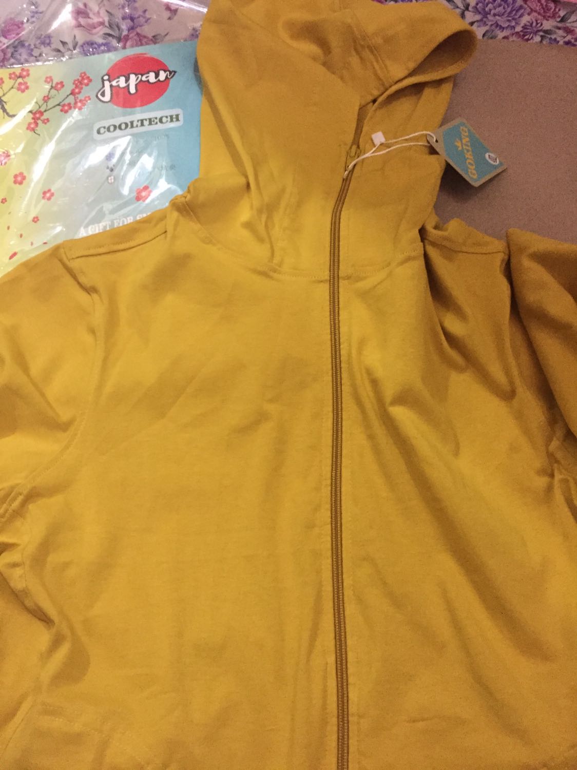 Áo rất vừa, vải và kiểu dáng đẹp. Giao hàng rất nhanh. Shop rất chu đáo và lịch sự, có gởi thư cám ơn, BH sản phẩm. Có dịp tôi sẽ tiếp tục đk mua hàng của Shop.