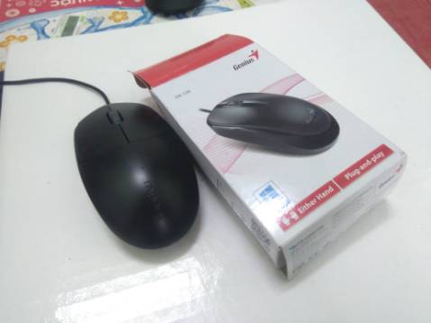 Mình đặt 2 con. Hàng về đúng thời gian, đóng gói cẩn thận. Tuy nhiên có vẻ shop hết hàng hay sao mà mình đặt 2 chuột genius nhưng về lại 1 genius 1 của hãng khác rapoo gì ấy (hàng thấy còn mới) dùng  thì cũng tạm ok so với giá và chưa thấy hư hỏng gì. tạm cho 3.5*