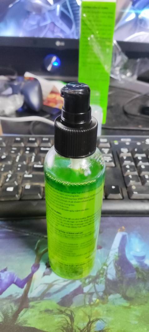 Xài cũng cả năm rồi, chắc cũng mua gần chục chai. Mà lần này thật sự thất vọng vì sản phẩm đã đổi cái đầu xịt cũ qua kiểu mới này, xài quá sức khó chịu. Hy vọng Thorakao sớm quay lại kiểu xưa, chứ thế này mốt thà đi kiếm sản phẩm khác. Xài cũng cả năm rồi, chắc cũng mua gần chục chai. Mà lần này thật sự thất vọng vì sản phẩm đã đổi cái đầu xịt cũ qua kiểu mới này, xài quá sức khó chịu. Hy vọng Thorakao sớm quay lại kiểu xưa, chứ thế này mốt thà đi kiếm sản phẩm khác.