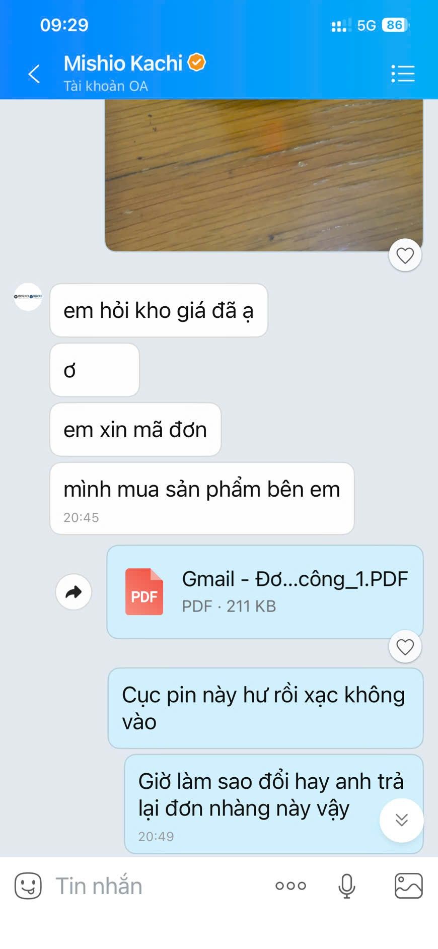 Shop cho hỏi không có dock xạc pin hả shop, vậy mình xạc pin bằng gì shop nhỉ