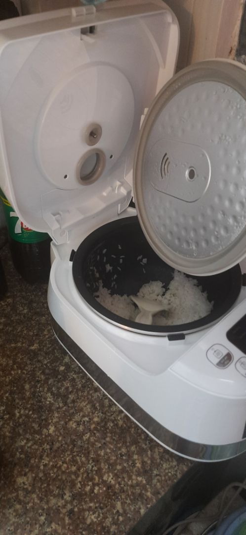 Nồi lớn đủ cho gia đình 4-5 người  ăn. Tuy nhiên nấu lâu và hơi ồn do quạt giải nhiệt chạy. chỉ có mâm từ đáy nồi chứ không có vòng từ ở trên như hình quảng cáo. chất liệu bình thường không có gì đặt biệt.