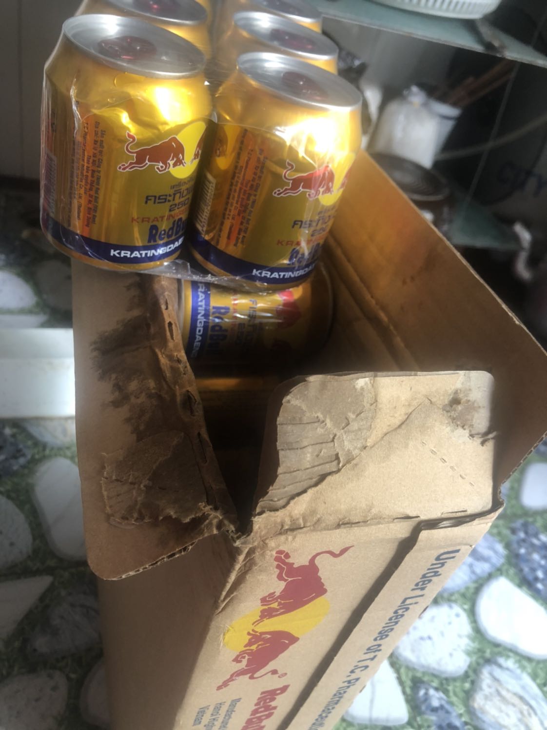 Hàng giao qua tệ, thùng ướt, *** nước thi móp méo chảy nước ra , 4 lốc bị móp méo ca 4, để dùng thi buồn lòng ma đổi lại thi phiền quá.lần thứ 2 bị nhu vậy.Mong Tiki lần sau giao cho khách để ý hơn