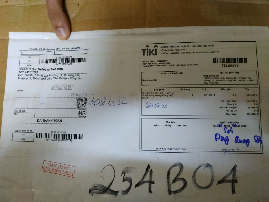 giáo hàng bị lỗi, mảng ván bị gãy tróc lên cả đoạn. không hài lòng. shop phản hồi cho mình nhé