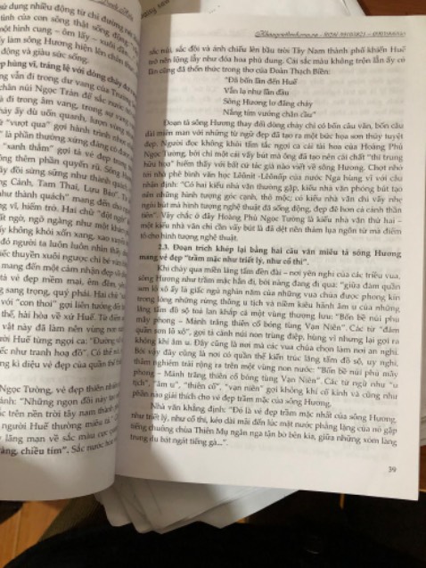Giao hàng hơi lâu, hộp gói hơi ẩu nhưng vì sách không bị ảnh hưởng nên vẫn okela, sách hay, nên mua nhé mọi người!