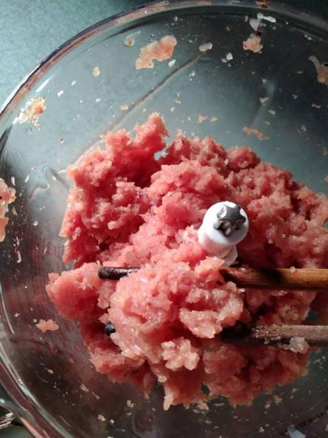 Xay thịt nạc và hành tím rất là ok luôn trong vòng 30s đã có được thành quả ngoài mong đợi