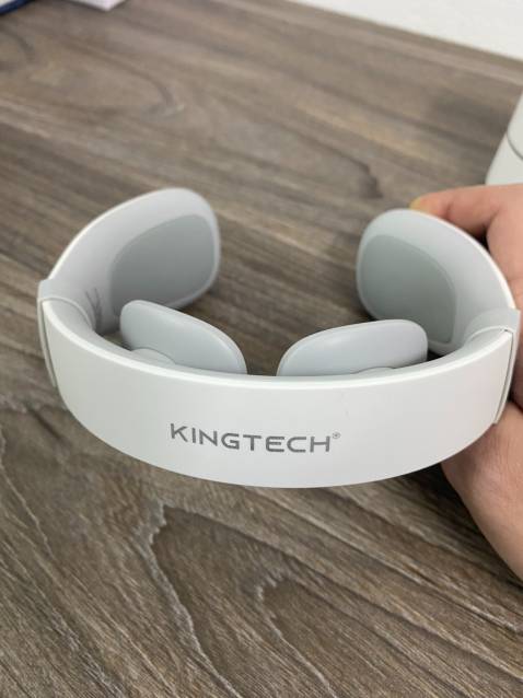 hài lòngGiao hàng nhanh đóng gói cẩn thận. Máy dùng thích, dễ sử dụng, lần đầu tiên dùng nên để mức nhỏ rồi tăng dần. Máy ôm cổ, nhỏ gọn, có một túi nhung tiện để đựng cầm theo