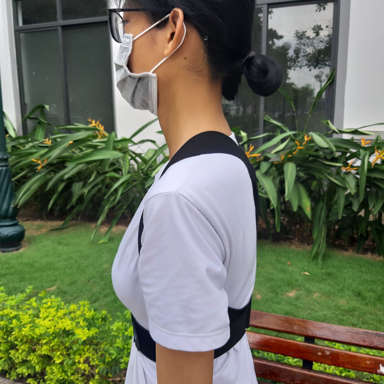 Mua hàng lần 2 ở shop, đóng gói kỹ càng. Hàng như hình, giữ lưng thẳng, dây quấn mềm, mang lâu nhưng không bị đau phần nách.