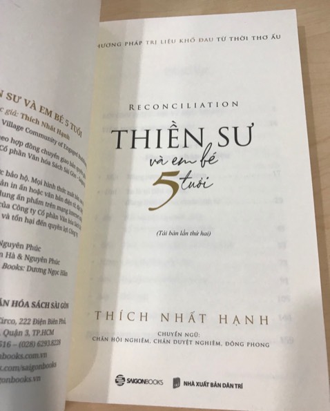 Nội dung nhiều tầng nghĩa, mỗi lần đọc lại nhận thấy nhiều ý nghĩa khác nhau, hướng dẫn cách đối diện với nhiều muộn phiền bị dồn nén theo thời gian. Trân trọng hơn những gì mình đang có.
Sách được gói cẩn thận khi gửi. Cảm ơn cửa hàng.
Chân thành cảm ơn “Thiền sư và em bé 5 tuổi”.