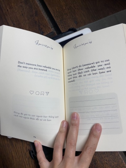 Sách nho nhỏ dễ thương. Nội dung đẹp vả lại mình còn được học các cụm từ tiếng Anh.