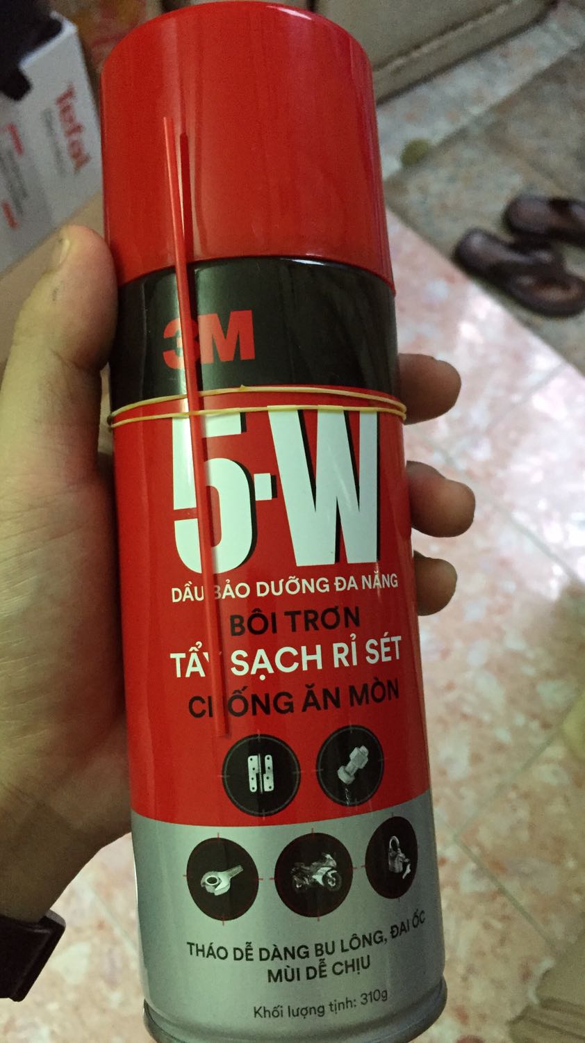 Dùng để rửa mấy chỗ bị rỉ sét trên đĩa phanh của xe winner thì thấy ổn áp. Xịt lên chỗ rỉ rồi chạy đi chơi. Lúc check lại ko còn thấy vết rỉ nữa
Ngày SX thấy ghi 2004, ko biết phải hàng hết hạng sử dụng ko nữa