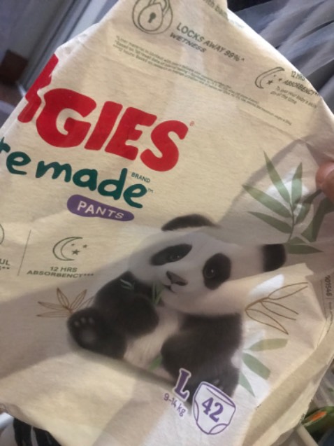 nó nhỏ hơn cái cùng size đang xài ,bé mặc vào bị chật