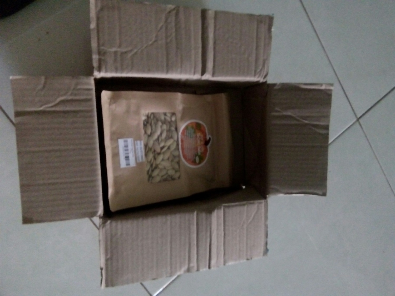 sp đóng gói chắc chắn, túi zip xịn xò và dễ sử dụng . Chất lượng thì miễn chê luôn, hạt mẩy , giòn , thơm và rất dễ cắn các bác ạ . Điểm trừ là ăn ngon quá nên hơi tốn  . Nhà e ăn nhanh quá. Mới mua của shop hôm bữa 1kg mà hết rồi. Nay lại mua thêm :D