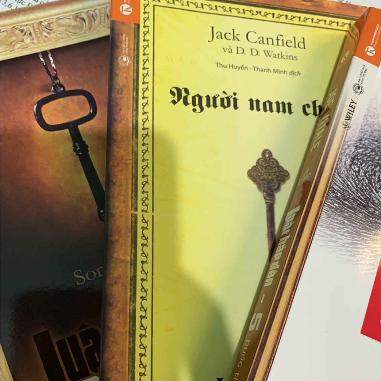 Sản phẩm thật sự rất ok luôn
Còn tặng kèm một cái bookmark
Trông xịn lắm
Đóng gói chắc chắn