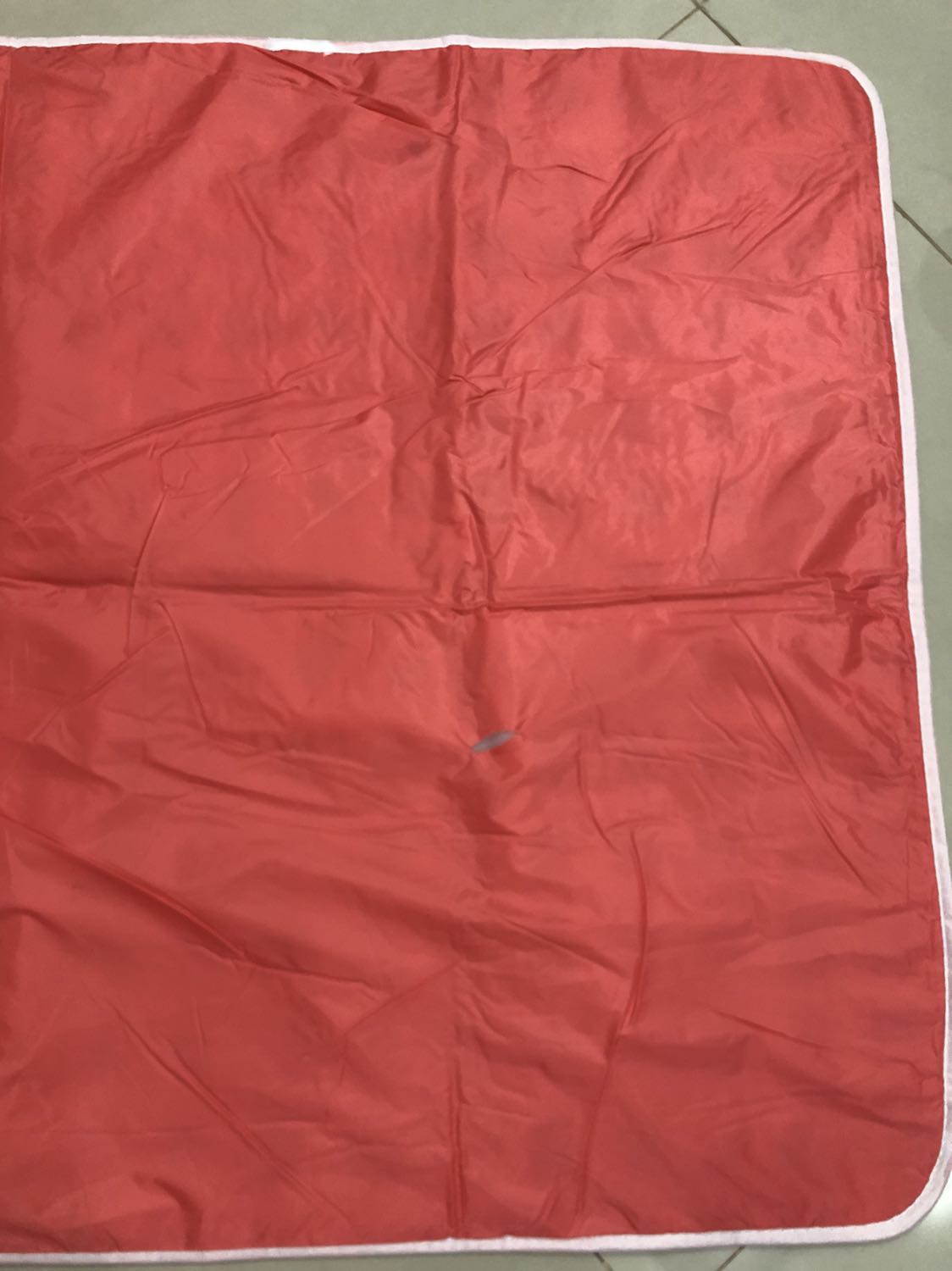 Ko hài lình sản phẩm bị rách mà cũng giao cho khách