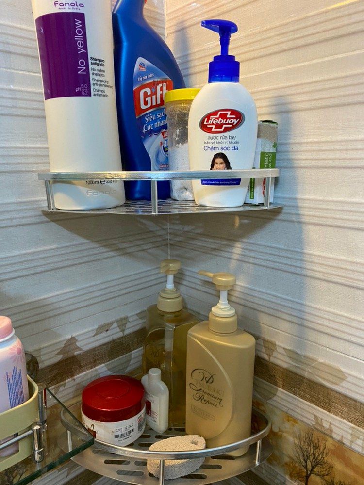 Kệ rất đẹp ,màu sáng bóng ,gắn lên nhaà tắm nhìn rất sang và bắt mắt, mình rất thích sản phẩm này, rất đáng tiền mua