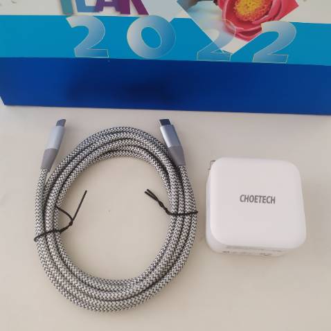 Giao hàng thần tốc. hàng đúng như mô tả, sản phẩm nhìn chắc chắn, sạc nhanh, có hỏi shop tư vấn nhiệt tình, sẽ tiếp tục ủng hộ shop